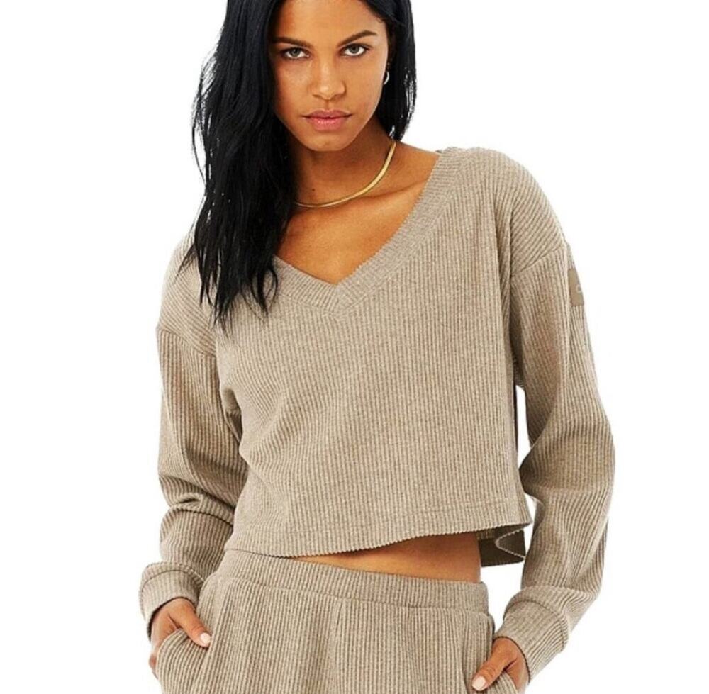 Alo Yoga Muse V-Neck Pullover Ribbed Cropped XS Tan Slouchy Boxy Athleisure